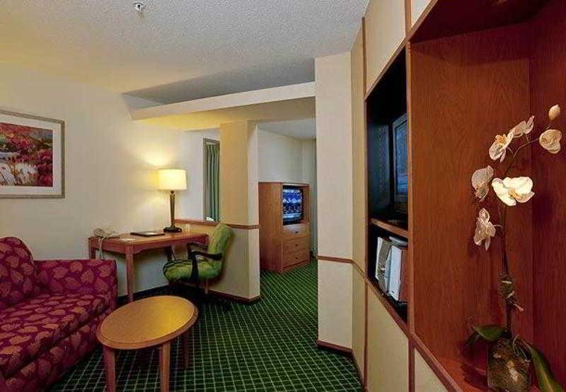 Fairfield Inn & Suites By Marriott Brunswick Freeport Номер фото