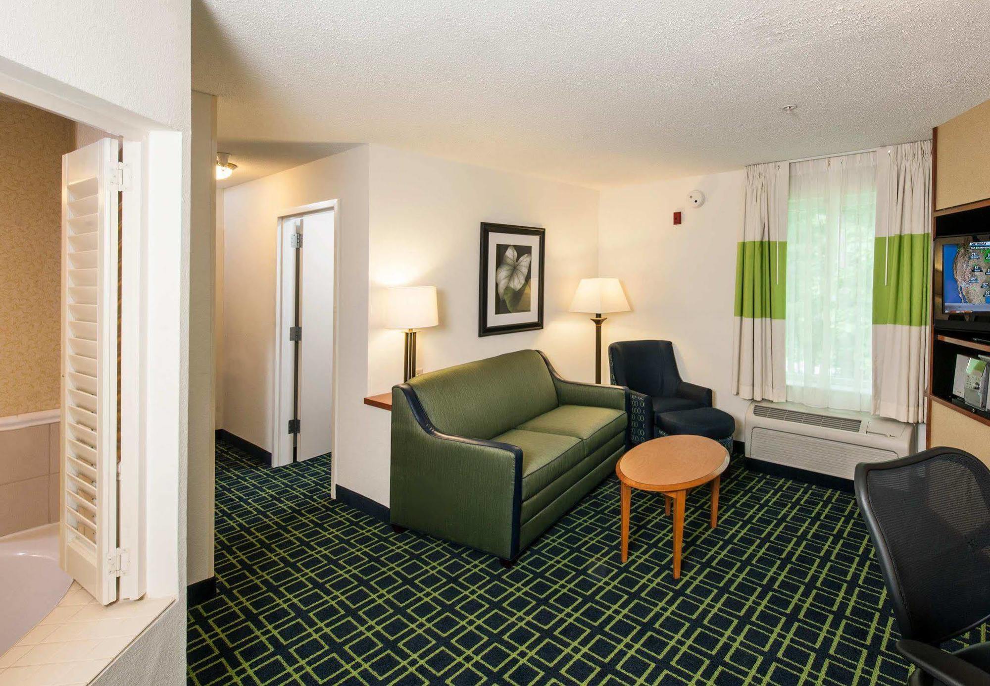 Fairfield Inn & Suites By Marriott Brunswick Freeport Экстерьер фото